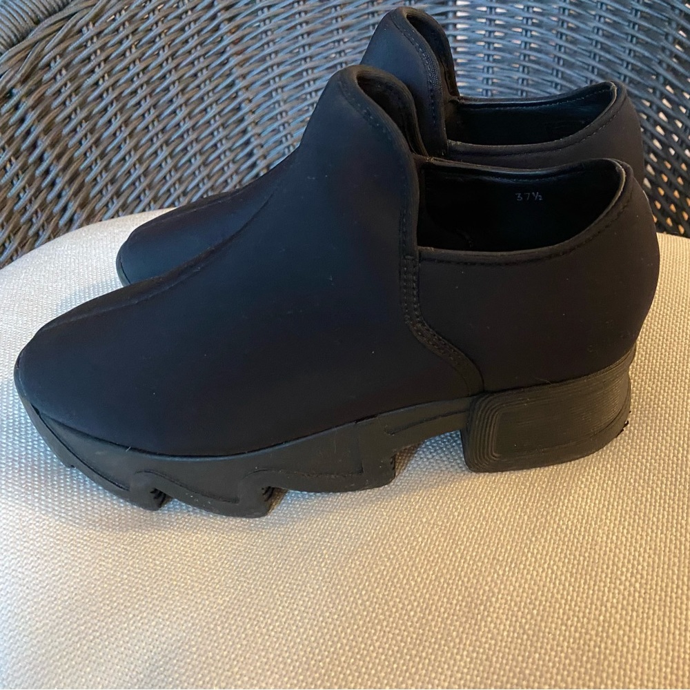 iRi black size 8